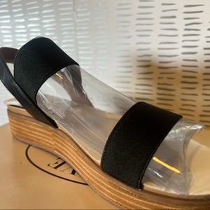 Steve Madden Women Sandals, Size 8.5, Fashionable with extra cushion.